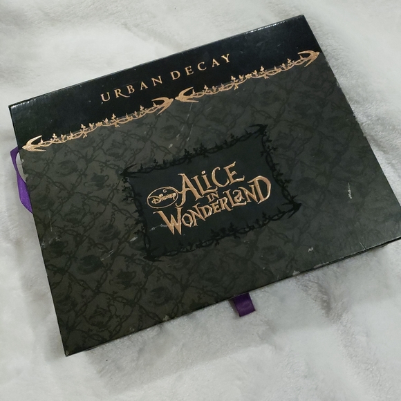 Urban Decay Alice in Wonderland Eyeshadow Palette - Picture 5 of 5